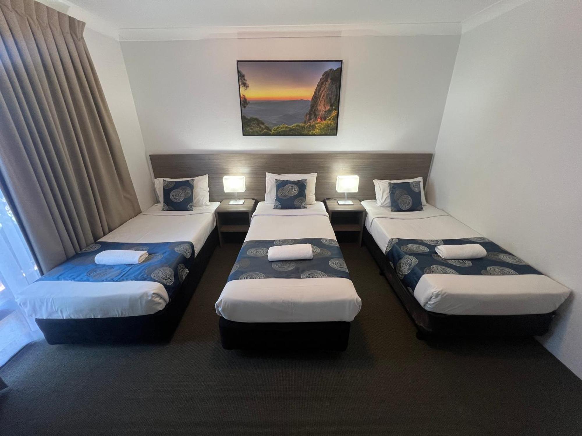 Adelong Motel Narrabri Esterno foto