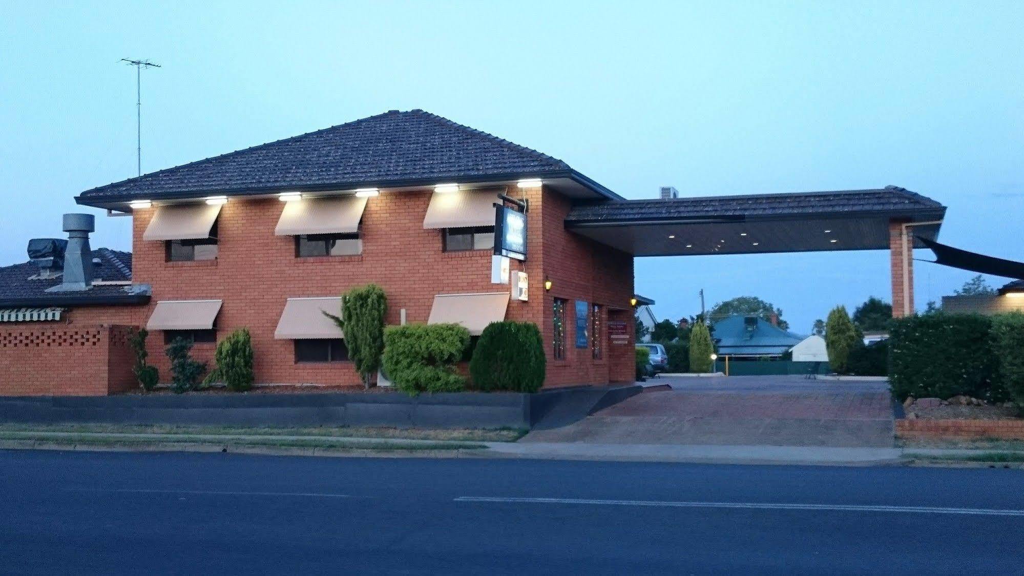 Adelong Motel Narrabri Esterno foto